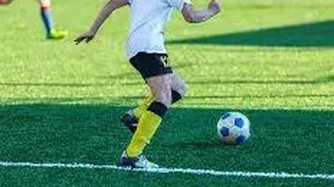 “巅峰对决周四上演：懂球帝以6比3力克超越足球俱乐部”